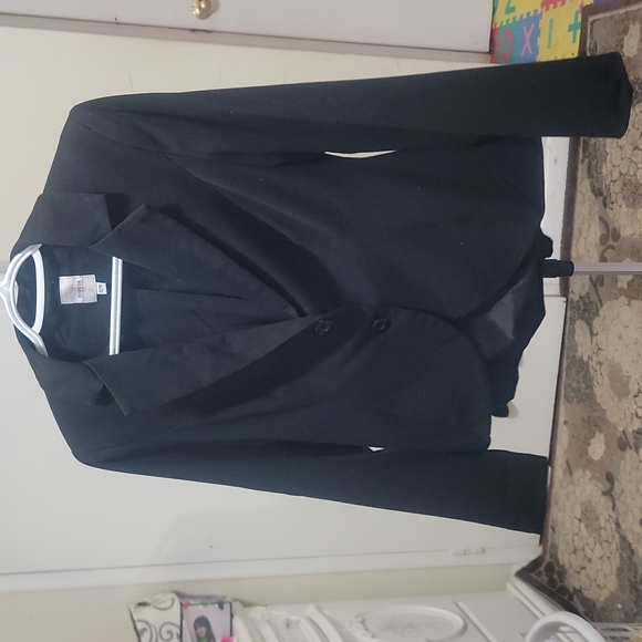 Blazer - Picture 3 of 7